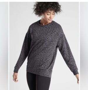 Athleta Pure Luxe Grap Leopard Print Pullover Top/Sweatshirt
